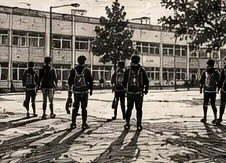 Illustration au trait d’un groupe d’élèves traversant la cour d’un collège, sacs au dos