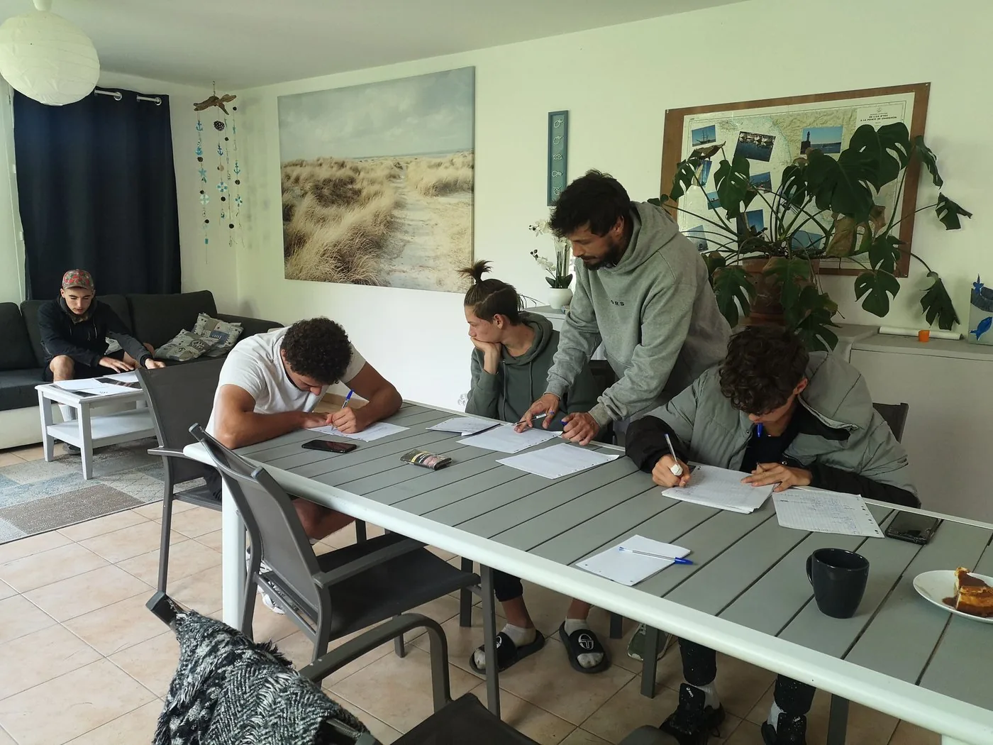 Un groupe pendant un atelier rap